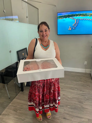 Local customer picking up a fresh pavlova cake near me at Pavlova Bakery Coral Way, the best pavlova spot in Coral Gables