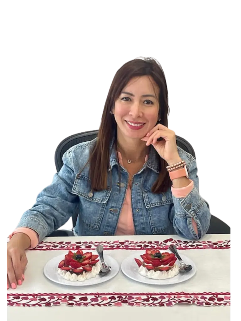 Pavlova bakery founder Waleska with two mini pavlova cakes, showing her fresh and local pavlova bakery near me in Miami